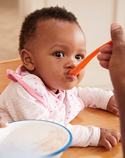 BABY EATING SOLIDS