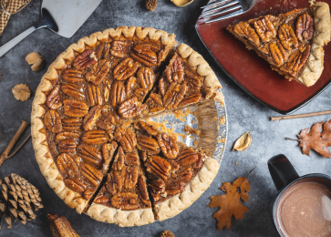 Easy Pecan Pie Recipe to warm up your World Whisky Day, perfect with your whisky on the rocks. 