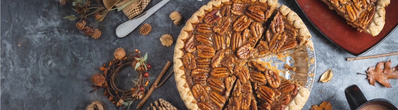 Easy Pecan Pie Recipe to warm up your World Whisky Day, perfect with your whisky on the rocks. 